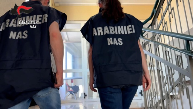 Clinica medica abusiva a Torino: sequestrati 70mila euro di materiale