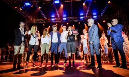 Successo per il concerto benefico di Irene Grandi a Tortona a favore dell’Associazione Enrico Cucchi