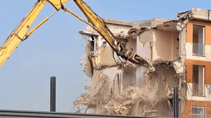 La protesta di chi vive vicino al quartiere di Vercelli in demolizione