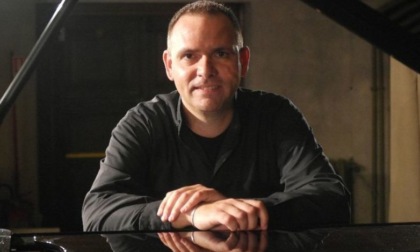 "Ombre e luci": questa sera ad Alessandria le musiche al piano di Matteo Costa
