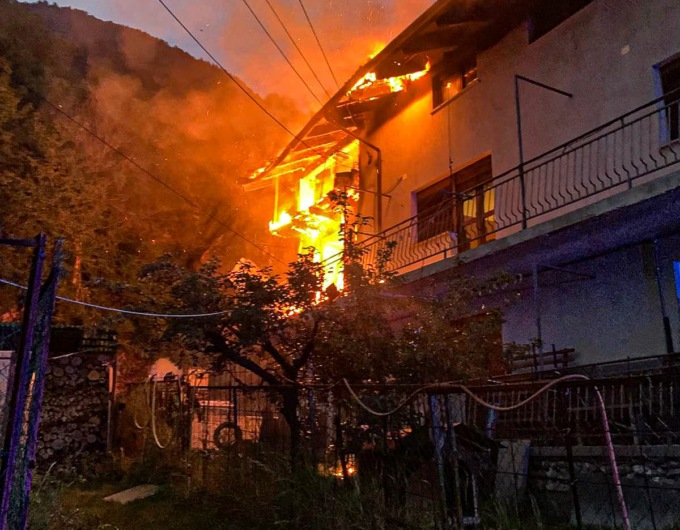 Salbertrand, Vigili del Fuoco all’opera per un incendio in un’abitazione