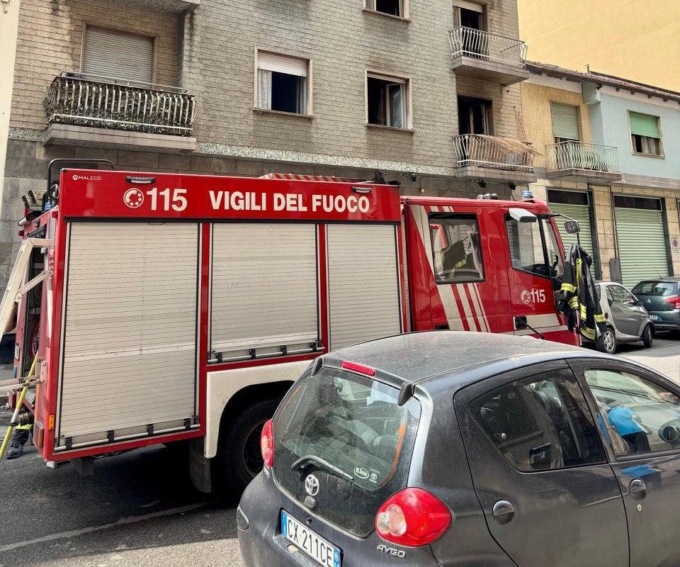 Torino, intervento dei Vigili del Fuoco in via Crevacuore per incendio