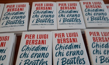 Alessandria, Pierluigi Bersani in città per presentare il suo libro ”Chiedimi chi erano i Beatles”