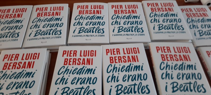 Alessandria, Pierluigi Bersani in città per presentare il suo libro ”Chiedimi chi erano i Beatles”