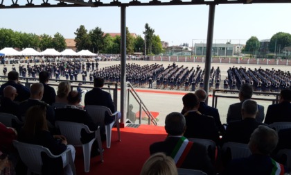 Alessandria, tanta emozione alla scuola allievi di Polizia, giuramento per 368 agenti