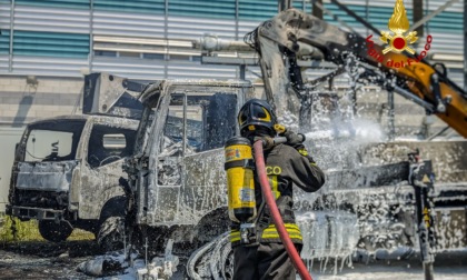 Moncalieri, intervento dei Vigili del Fuoco in Regione Freylia per incendio di due automezzi