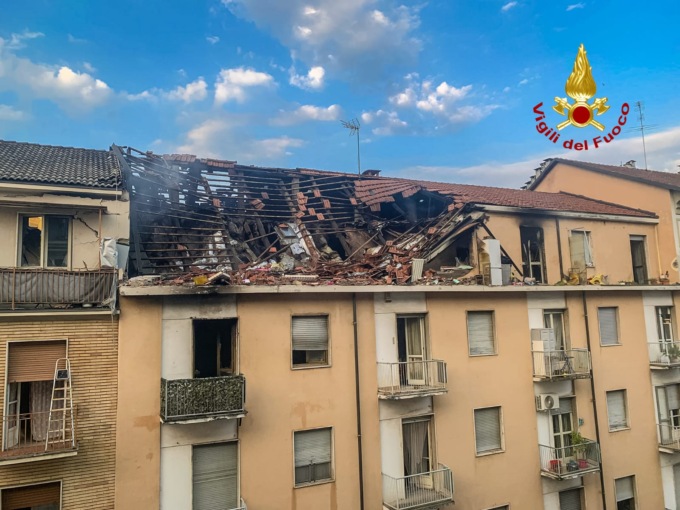 Incendio via Nizza a Torino, i residenti: “Non sappiamo quando potremo rientrare a casa”
