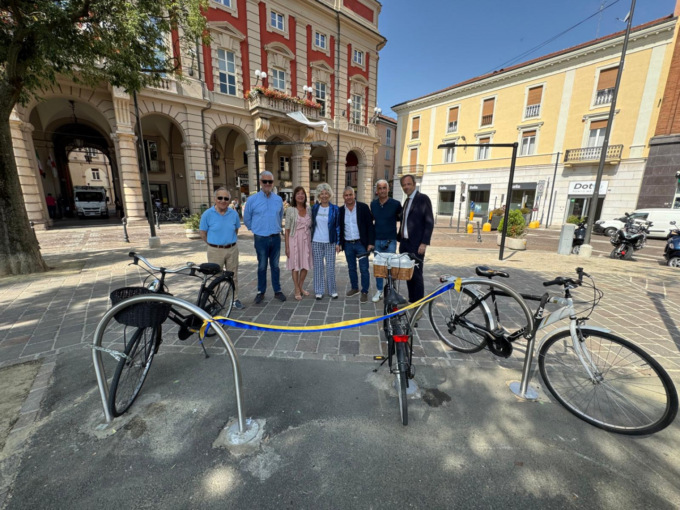 Ad Alessandria portabici e cestini gettacarte per migliorare la sostenibilità