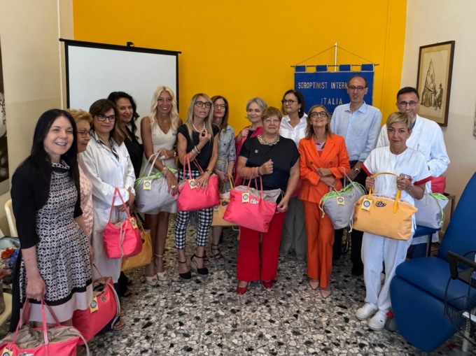 Alessandria, dal Soroptimist 30 kit per le vittime di violenza di genere