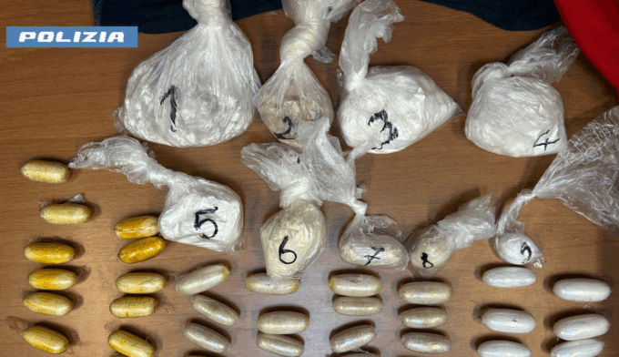 Torino: sequestrate dalla Polizia quasi 270 grammi di crack e 11 carte di credito