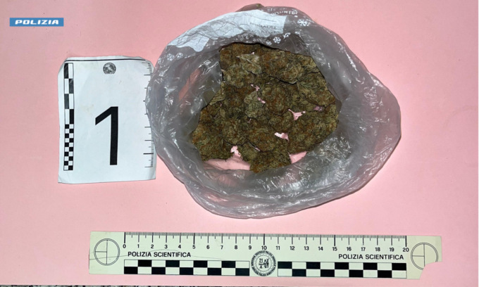 Fermato in A21 sotto l’effetto e in possesso di marijuana: denunciato automobilista