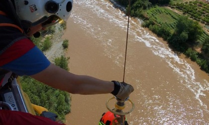 Sorpresi dalla piena, rimangono bloccati nel fiume Erro a Melazzo