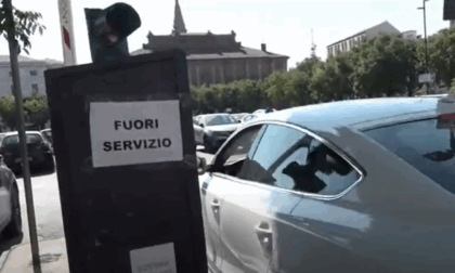 Primo giorno di gestione comunale dei parcheggi ad Alessandria: è il caos