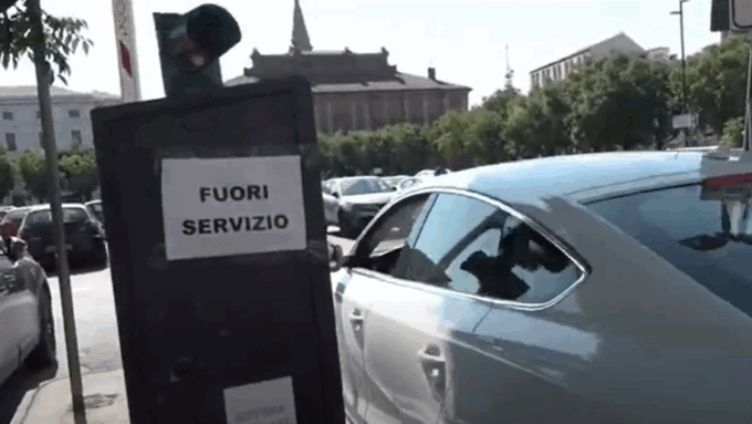 Primo giorno di gestione comunale dei parcheggi ad Alessandria: è il caos