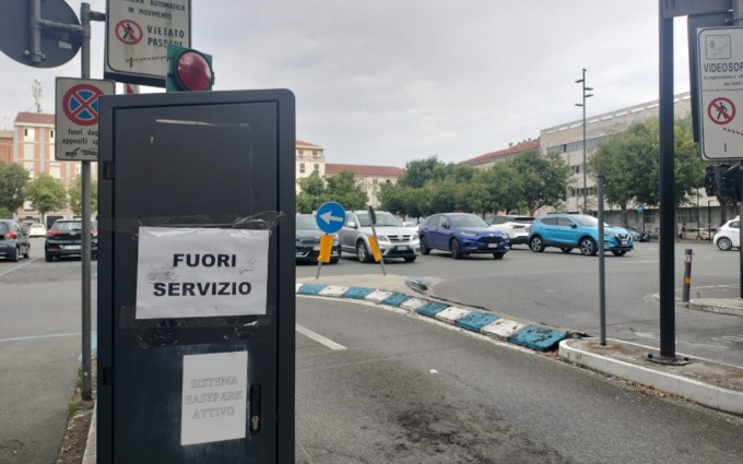 Abbonamenti parcheggi, il Comune: “Non serve comunicare pagamento e targa del veicolo”