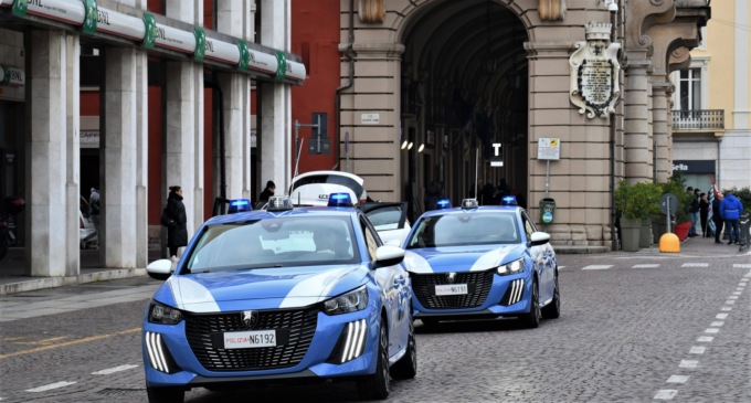 Furto in un’abitazione a Valmadonna: la Polizia arresta due uomini e una donna