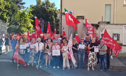 Presidio della Cgil all'Asl di Alessandria per difendere i consultori familiari
