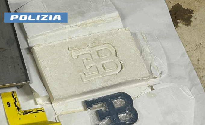 Scoperto laboratorio clandestino per la droga a San Giorgio Canavese: 5 arresti