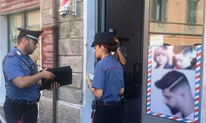 I Carabinieri chiudono una barberia a Tortona: sanzioni per oltre 20mila euro