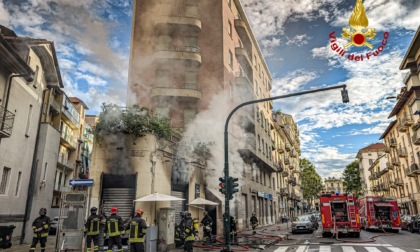 Incendio in una gelateria in via Principi d'Acaja a Torino