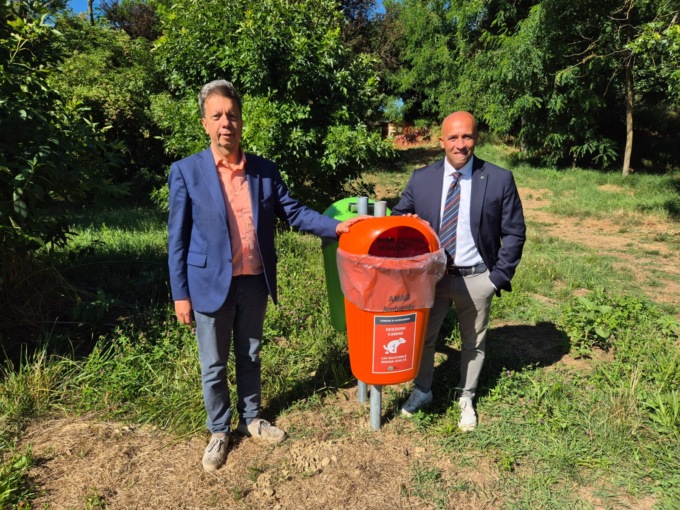 Riqualificazione Forte Acqui ad Alessandria: posizionati i cestini gettacarte e per le deiezioni canine