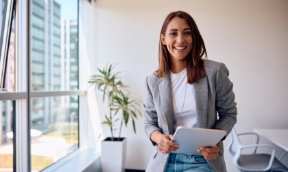 L'outfit perfetto per affrontare l'aria condizionata dell'ufficio con stile
