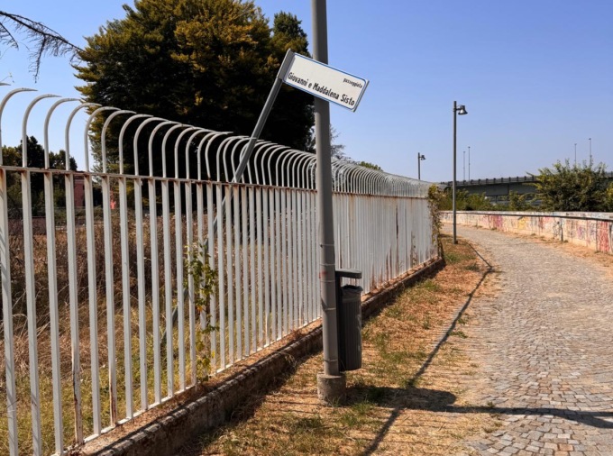 Cavi scoperti lungo la passeggiata del Tiziano ad Alessandria: l’interpellanza di Fratelli d’Italia