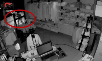 Torino, Carabinieri arrestano 48enne per spaccata in negozio a San Salvario