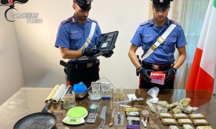 Arrestato 31enne di Ivrea, nella sua abitazione aveva armi e droga