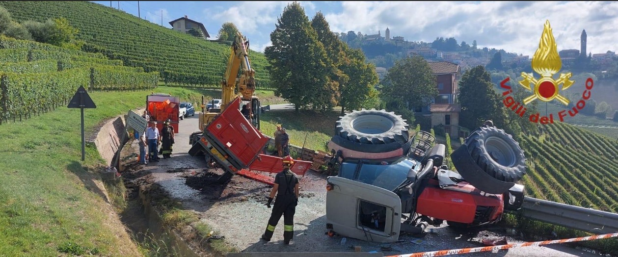 Trattore si ribalta nel cuneese, autista trasportato con l’elisoccorso all’ospedale
