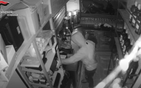 Ruba 2mila euro in un bar di Verbania: riconosciuto e arrestato per il vistoso tatuaggio