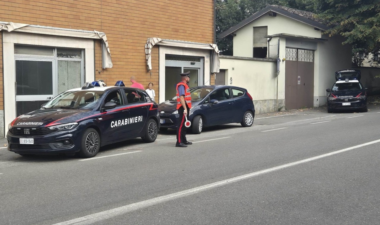 Danni e furti alle auto parcheggiate a Serravalle Scrivia: denunciati i tre autori