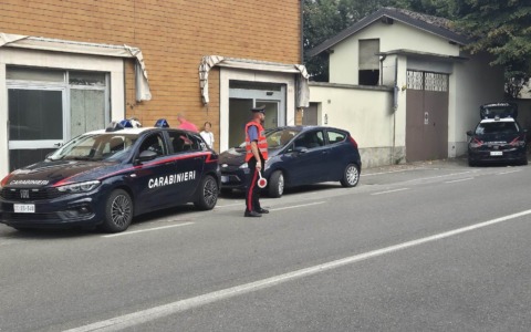 Danni e furti alle auto parcheggiate a Serravalle Scrivia: denunciati i tre autori