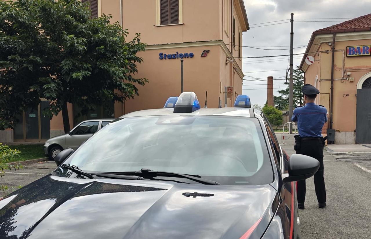 Senza biglietto dà in escandescenze sul treno Torino–Genova: denunciato dai Carabinieri