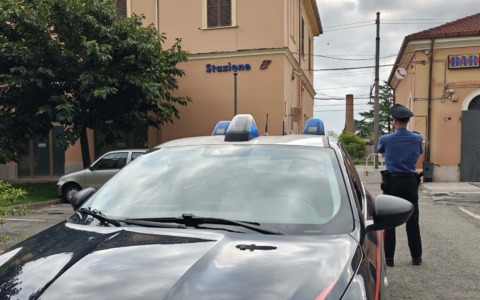 Senza biglietto dà in escandescenze sul treno Torino–Genova: denunciato dai Carabinieri