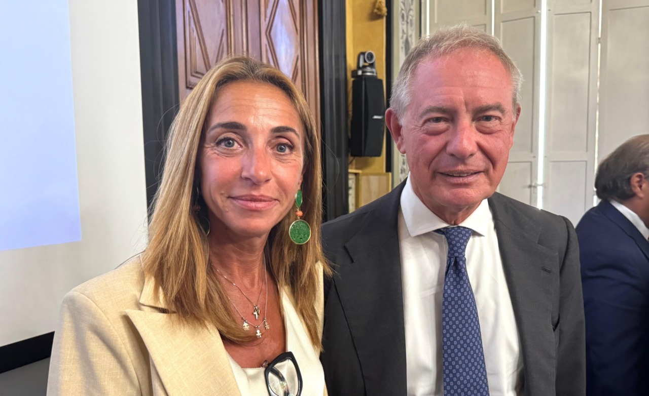 Il ministro Urso a Genova per l’ex Ilva: “La città ha detto sì al forno elettrico”