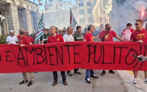 Ex Ilva: il ministro Urso a Genova per discutere dell’eventuale forno elettrico e divorzio da Taranto