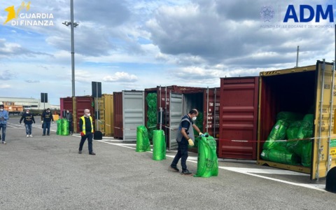Rivalta Scrivia: sequestrati 20mila chili di lana di roccia sospetta cancerogena