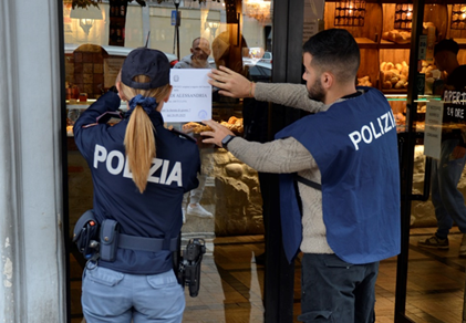 Risse e aggressione ad un uomo senza fissa dimora: sospesa la licenza ad un locale di Alessandria