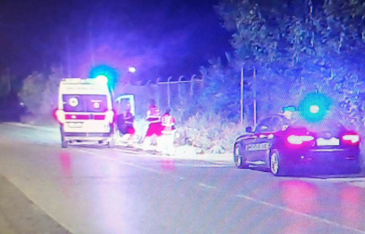 Novi Ligure: perde il controllo della moto e finisce fuori strada, morto un 34enne