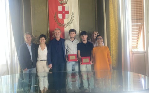 Ovada: una targa per gli studenti vincitori dell’edizione 2025 di “European Money Quiz”