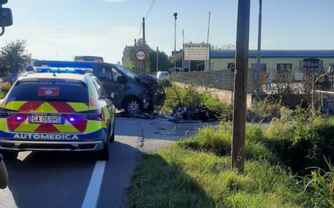 Incidente tra un furgoncino e una moto sulla statale 10 ad Alessandria: morto il motociclista