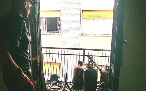 Incendio in un condominio in via Martiri della Benedicta a Serravalle Scrivia