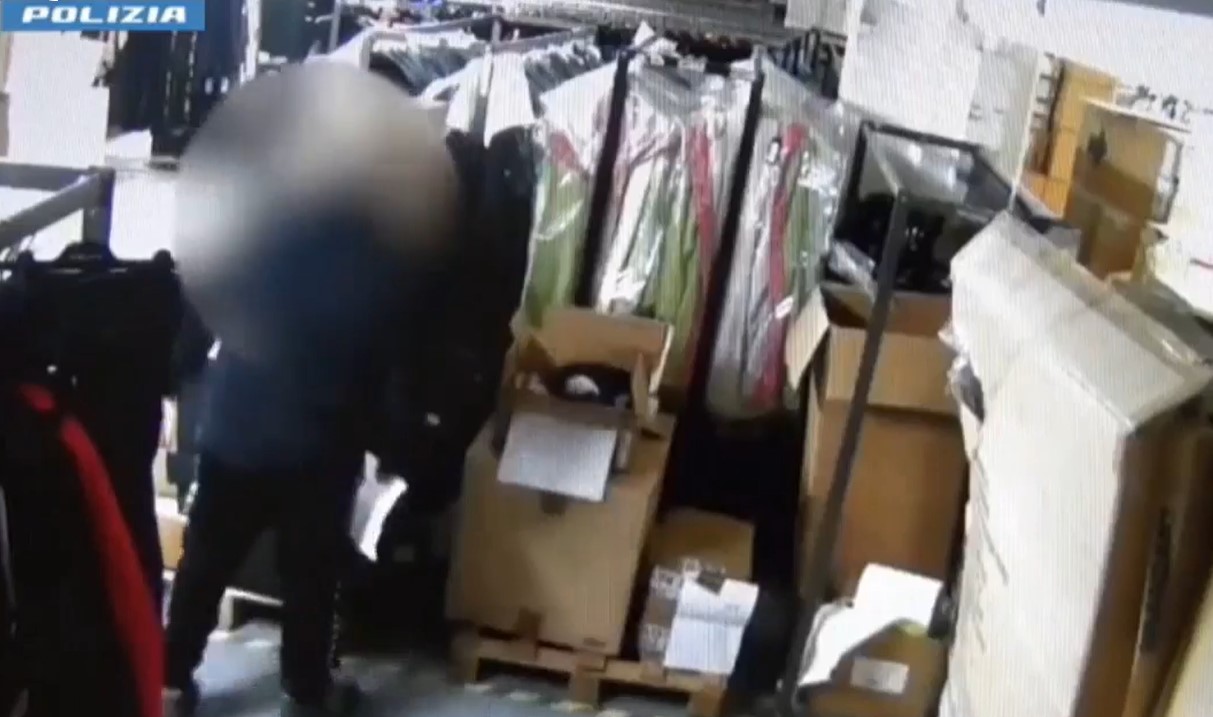 In nove sotto accusa per un furto da 2milioni dai magazzini Versace di Novara