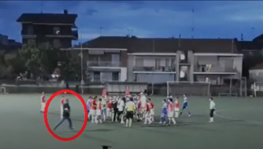 In un video la verità sul pestaggio a Collegno: squalificato anche il portiere 13enne picchiato