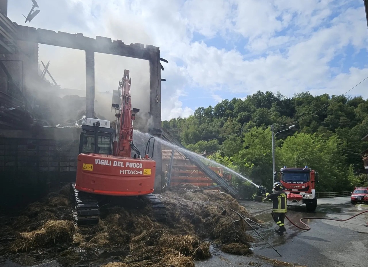 Incendio in un fienile a Castelletto d’Orba
