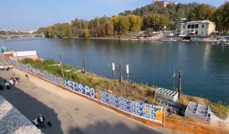Erba alta nel cantiere dei Murazzi, ma il Comune rassicura: “Nel 2026 si tornerà a navigare sul Po”