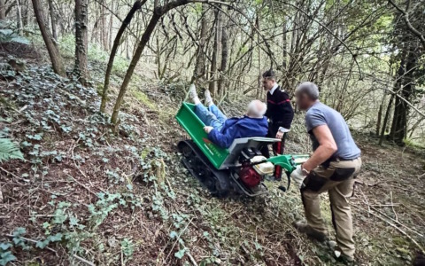 Anziano si perde nei boschi: soccorso dai Carabinieri grazie all’aiuto di un agricoltore
