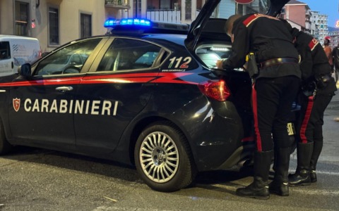 Titolare di una bottega di Torino sorpreso a spacciare: arrestato dai Carabinieri