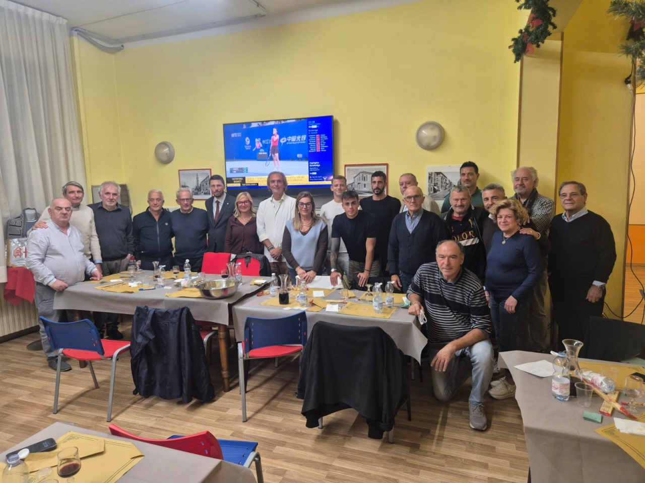 Tanti tifosi alla “Cena Grigionera” del Grigi Club Ciccio Marescalco al quartiere Cristo